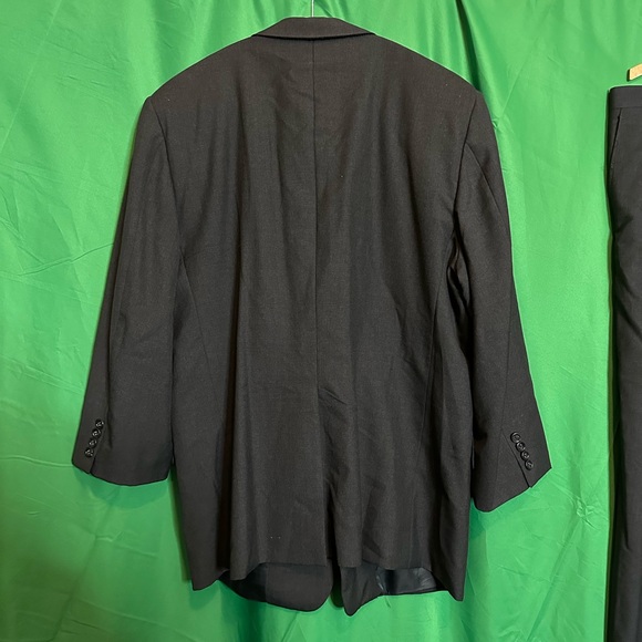 HICKEY FREEMAN dark gray 2pc USA-made boardroom suit - Picture 4 of 11